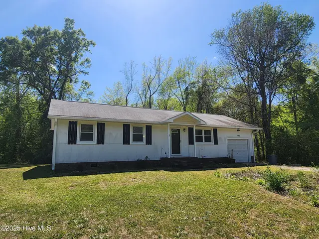 186 Sand Ridge Road, Hubert, NC 28539