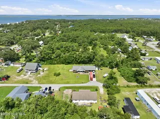 202 Willis Drive, Harkers Island, NC 28531 – photo 19: 21-web-or-mls-202 Willis Dr 021_edit