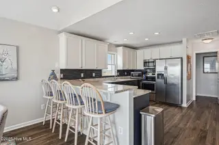 3536 Island Drive, North Topsail Beach, NC 28460 – photo 20: 2025.04.14_3536 Island Dr MLS (23)