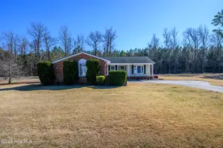 115 Carolina Pines Boulevard, New Bern, NC 28560 – photo 5: 115 Carolina Pines Boulevard, New Bern