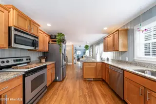 322 Longstreet Drive, Wilmington, NC 28412 – photo 8: 322LongstreetInteriors5b