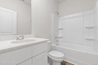 217 Keira Lane NW, Supply, NC 28462 — 3-bedroom home in Richmond Hills, Supply, NC, photo 10 of 23: Bath 1