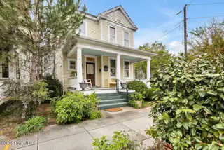 402 S 5th Avenue, Wilmington, NC 28401 – photo 2: Front of Home