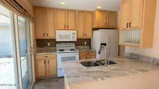 928 Summerlin Falls Court, Wilmington, NC 28412 – photo 4: Kitchen