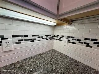 2928 Mulberry Lane A, Greenville, NC 27858 – photo 14: Granite & Backsplash Decorative Tile Det
