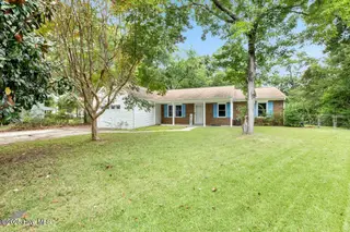 212 Kerry Court, Jacksonville, NC 28546 — 3-bedroom home in Windsor Manor, Jacksonville, NC, photo 1 of 30