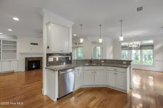 402 Cornubia Drive, Castle Hayne, NC 28429 – photo 16: Cornubia402-6kitShaneL33A4715-CR2