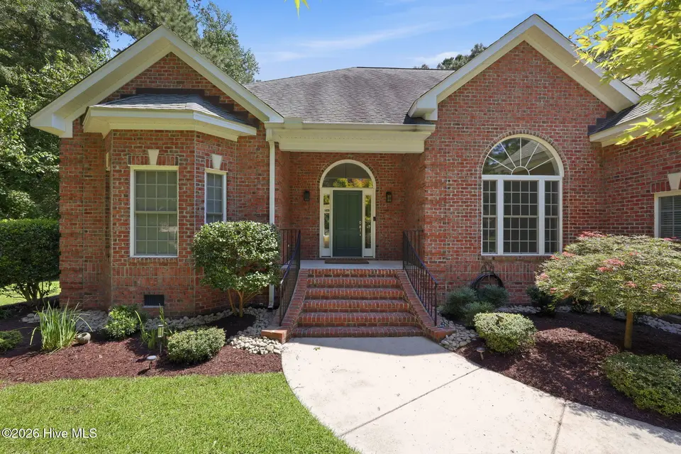 3807 Leaf Court, New Bern, NC 28562 – photo 1 of 36: 1-web-or-mls-0C0A2510