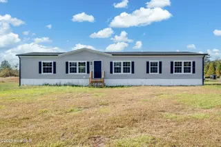 124 Fieldcrest Lane, Beulaville, NC 28518 — 3-bedroom manufactured home, Beulaville, NC, photo 3 of 29: 124fieldcrest3