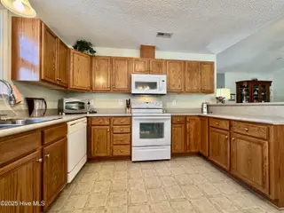 3106 Drew Avenue, New Bern, NC 28562 – photo 6: E3311BF3-E25F-4CC2-AE02-8740AFD868E6_1_2