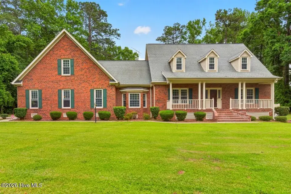 2111 Hunt Hill Place, Kinston, NC 28504 – photo 1 of 43: IMG_8044