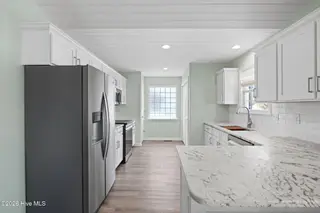 117 NE 52nd Street, Oak Island, NC 28465 – photo 14: 12-web-or-mls-cammediallc.com (33 of 54)
