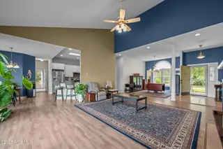 6002 Gondolier Drive, New Bern, NC 28560 – photo 10: Living Room