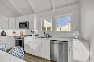 305 S South Bald Head Wynd Unit 10, Bald Head Island, NC 28461 — 3-bedroom home in BHI Stage I Villas, Bald Head Island, NC, photo 10 of 48: 006_img_3120_458