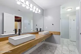 121 Grist Mill Drive, Havelock, NC 28532 – photo 5: Primary En Suite Bathroom
