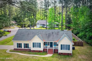102 Laura Drive, New Bern, NC 28562 – photo 1: 102 Laura Drive, New Bern, NC 28562