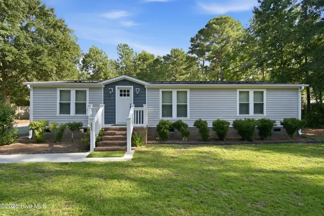 295 Groves Point Circle, Hampstead, NC 28443