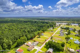 335 Country Club Lane, Newport, NC 28570 – photo 2: Sea Gate home on large property