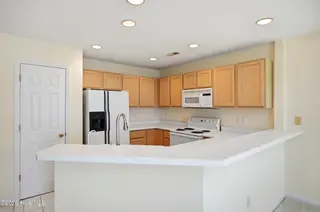 612 Settlers Lane, Kure Beach, NC 28449 – photo 12: 10_612_settlers_ln_010