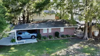 802 Canal Cove Road, Lake Waccamaw, NC 28450 – photo 5: Side View