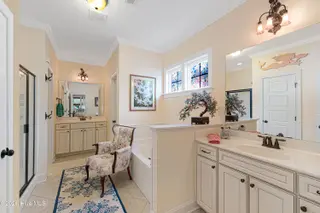 301 Hedrick Street, Beaufort, NC 28516 – photo 23: Luxurious primary ensuite