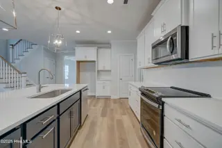 102 Lennox Lane, Hampstead, NC 28443 – photo 14: 413NWildIndigoEdit-25