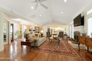 102 Fairway Drive W, Morehead City, NC 28557 – photo 9: Open living space
