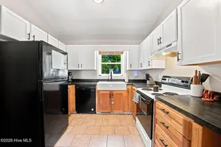 211 Nottingham Drive, Havelock, NC 28532 – photo 8: 40-web-or-mls-DSC_0075_edit