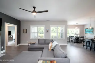 421 Taylorwood Drive, Beaufort, NC 28516 – photo 7: Living room