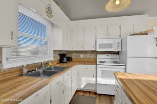 464 Topsail Road, North Topsail Beach, NC 28460 – photo 16: 6G8A5544