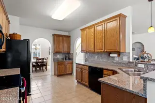 256 Downing Glen Place, Calabash, NC 28467 — 4-bedroom home in The Farm, Calabash, NC, photo 10 of 42: Kitchen