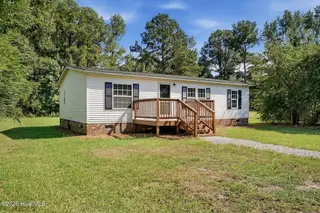 213 SE Railroad Street, Whitakers, NC 27891 — 3-bedroom manufactured home, Whitakers, NC, photo 2 of 26: IMG_8091