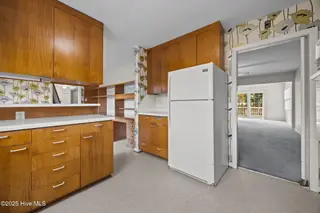 400 Country Club Drive, Jacksonville, NC 28546 – photo 13: 18-web-or-mls-400 Country Club Dr. 24