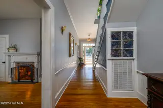 406 Queen Street, New Bern, NC 28560 – photo 15: Foyer