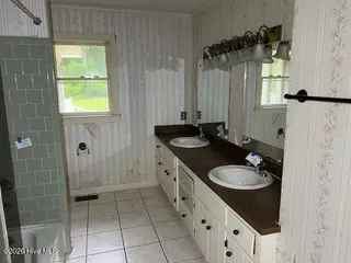 133 Perry Drive, Goldsboro, NC 27530 – photo 20: Guest Bath