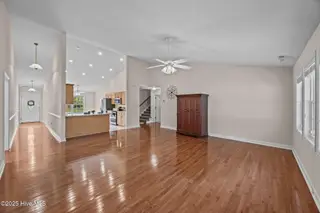 303 Deerfield Drive, New Bern, NC 28562 — 3-bedroom home in Deerfield, New Bern, NC, photo 9 of 53: 303 Deerfield Drive