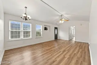 134 Luke Court, New Bern, NC 28560 – photo 16: Living Room