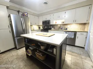 1014a Kings Way, New Bern, NC 28562 – photo 4: Kitchen