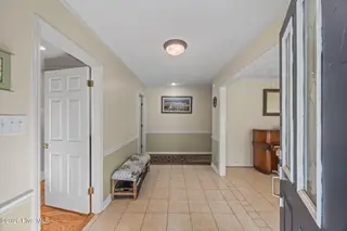 1104 Longview Drive, New Bern, NC 28562 — 3-bedroom home in Sherwood Forest, New Bern, NC, photo 12 of 53: 48-web-or-mls-0C0A8772