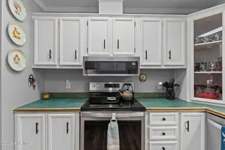 212 NE 33rd Street, Oak Island, NC 28465 – photo 12: 19-web-or-mls-BTS03405