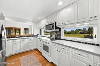 107 Egret Court, Hampstead, NC 28443 — 3-bedroom townhome in Olde Point Villas, Hampstead, NC, photo 20 of 48: 20-web-or-mls-IMG_5033-Edited