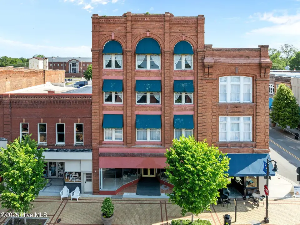 106 W Main Street, Washington, NC 27889 – photo 1 of 24: Front
