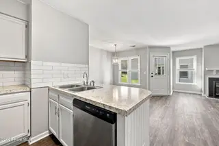 122 W Victoria Court C, Greenville, NC 27834 — 2-bedroom condo in Willoughby Park, Greenville, NC, photo 8 of 13: 18-web-or-mls-BLS_0110