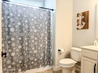 7830 Champlain Drive, Wilmington, NC 28412 – photo 15: 1st Floor Bathroom