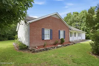 3605 Plantation Road, Morehead City, NC 28557 – photo 4: 3-web-or-mls-IMG_3309