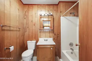 1021 Filmore Street, Southport, NC 28461 — 3-bedroom home in Boiling Spring Lakes, Southport, NC, photo 21 of 77: Full guest bath