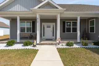 610 Bright Harvest Drive, Maysville, NC 28555 – photo 4: Covered Front Porch
