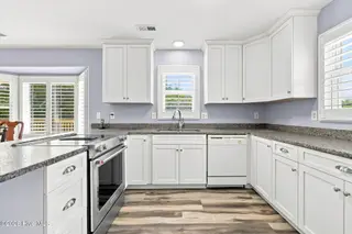 102 Periwinkle Drive, Emerald Isle, NC 28594 – photo 3: 19-web-or-mls-IMG_5791
