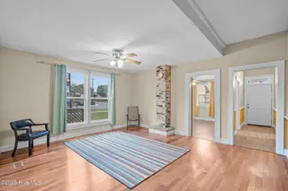 1204 Castle Street, Wilmington, NC 28401 – photo 9: 51-web-or-mls-Photo Apr 03 2025, 12 22 5