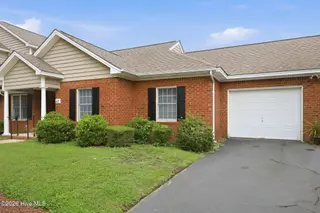 407 Willows Court, Washington, NC 27889 — 3-bedroom condo in The Willows, Washington, NC, photo 4 of 44: 1-web-or-mls-IMG_0003 (1)